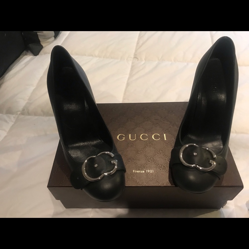 Black Leather Gucci shoes